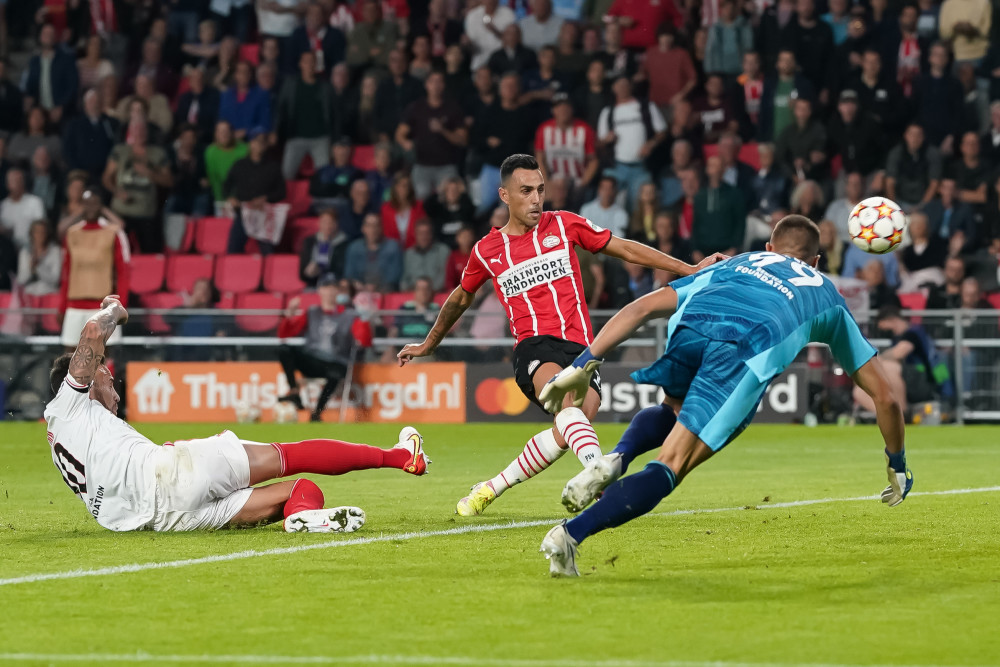 对方禁区内 对方禁区内