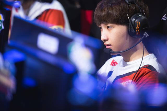 捧起球队第 捧起球队第